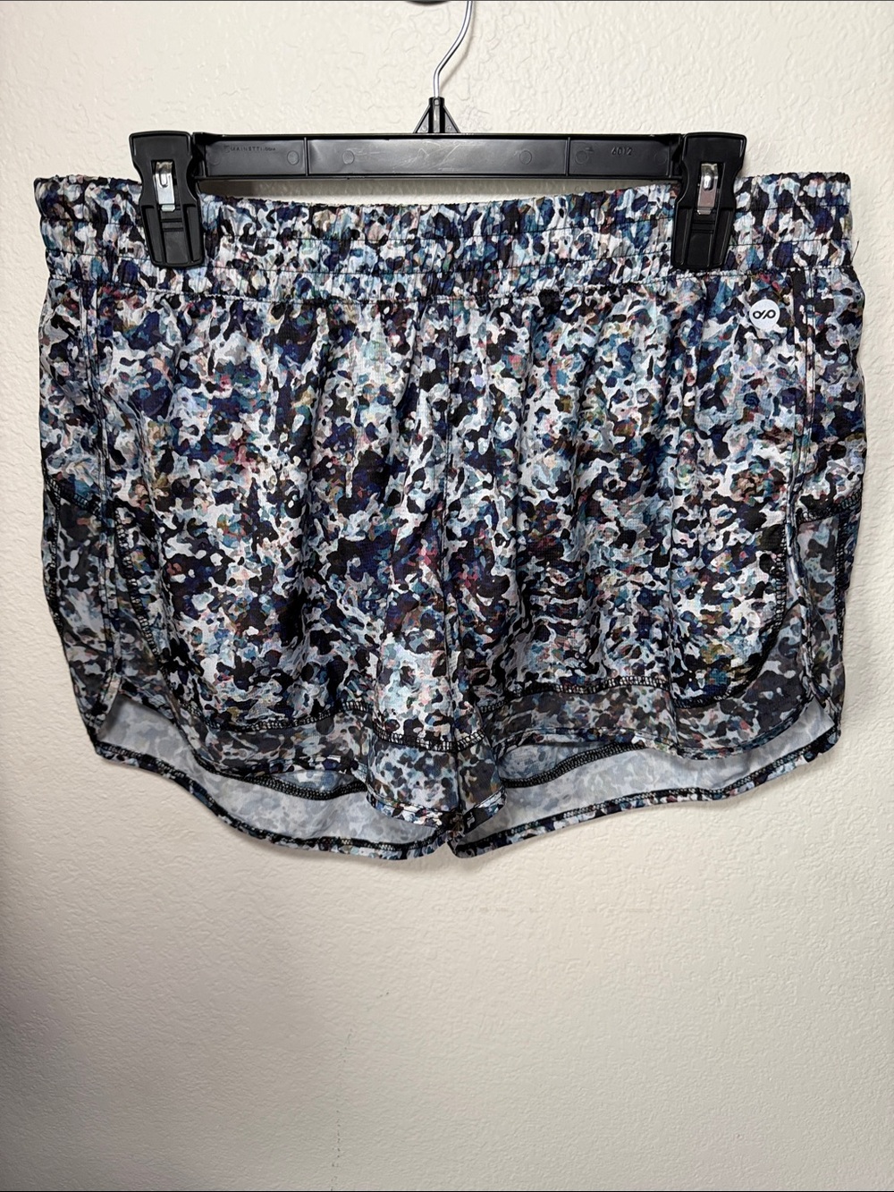 dip Blue and Black Abstract lightweight Athletic Shorts Size Large